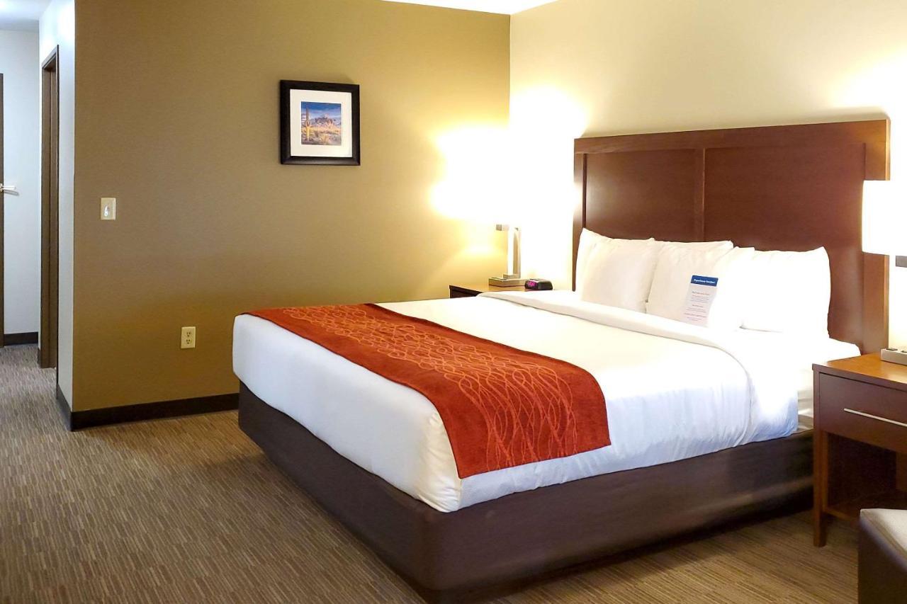 Comfort Inn & Suites Tempe Phoenix Sky Harbor Airport Exterior foto